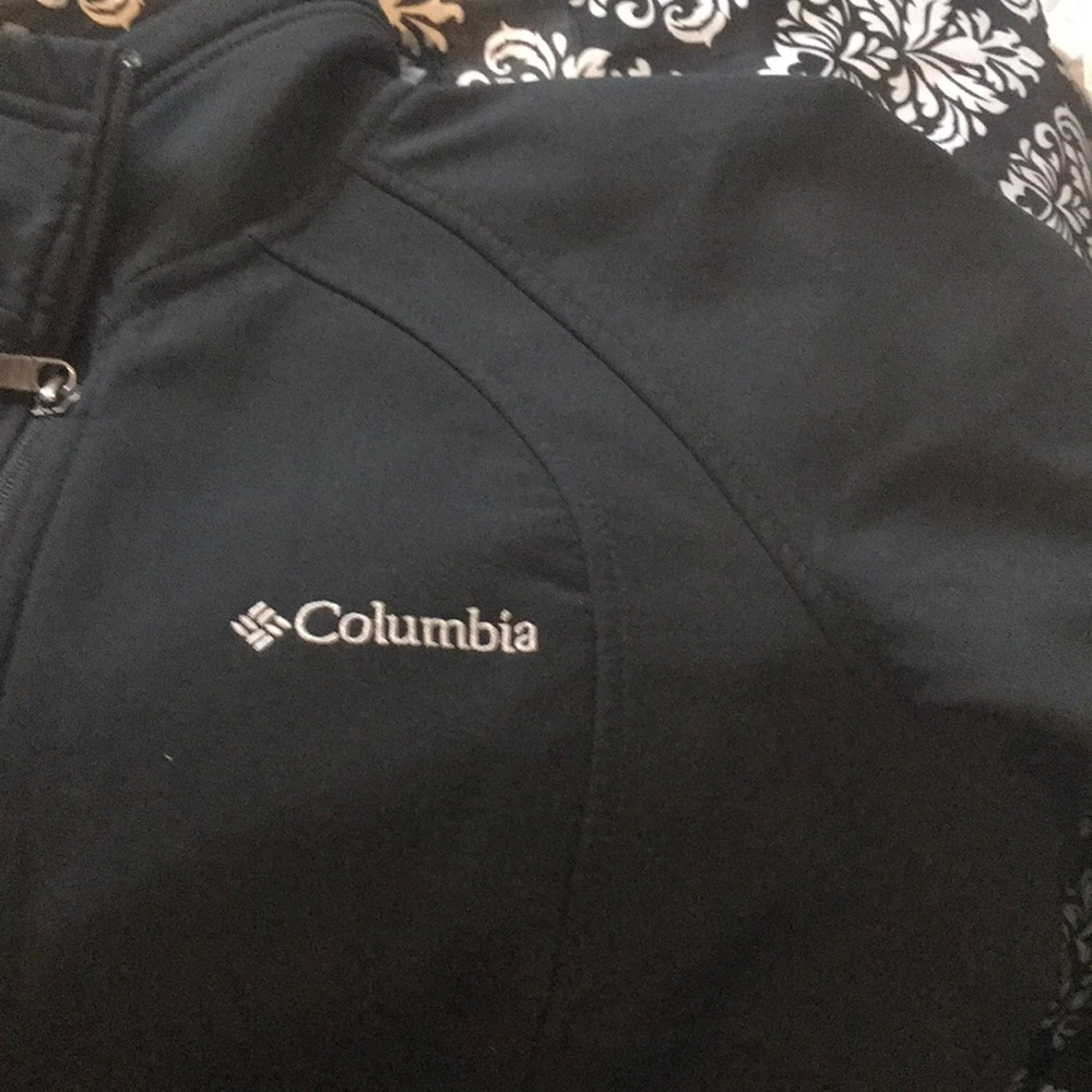 COLUMBIA 🧥☔️💨